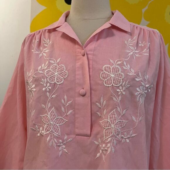 Vintage 1970s Caro Honolulu Floral Embroidered Hawaiian Button Up Popover Blouse - Picture 7 of 8